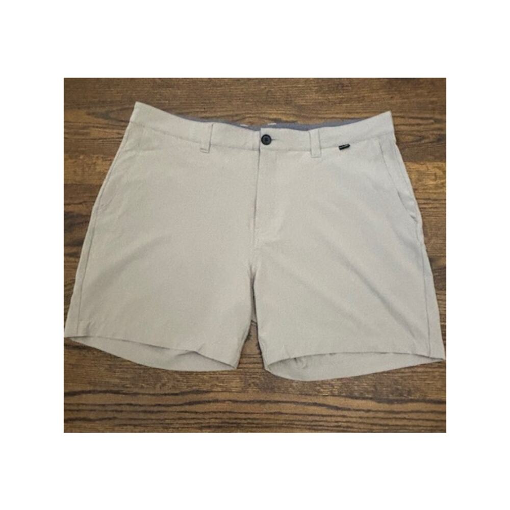 Travis Mathew Shorts Golf Performance Size 38 Stretch Tan Beige 7" Inseam